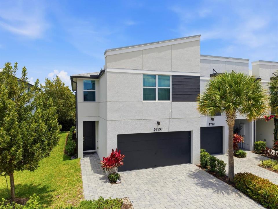 5720 Mentmore Drive, West Palm Beach, Florida 33407, USA