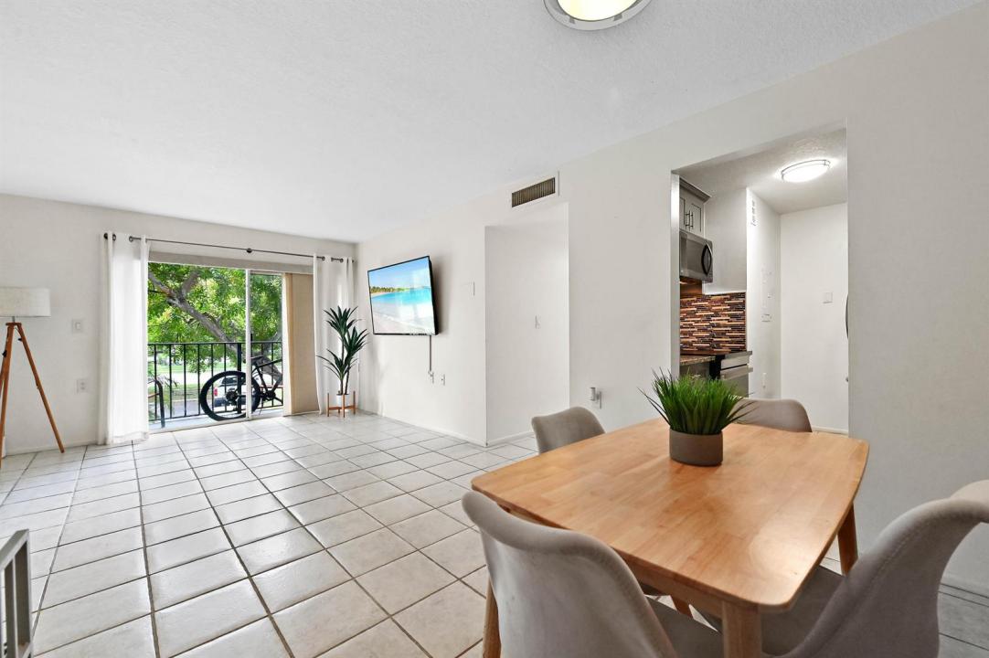 1089 N Benoist Farms Road 205, West Palm Beach, Floride 33411, États-Unis