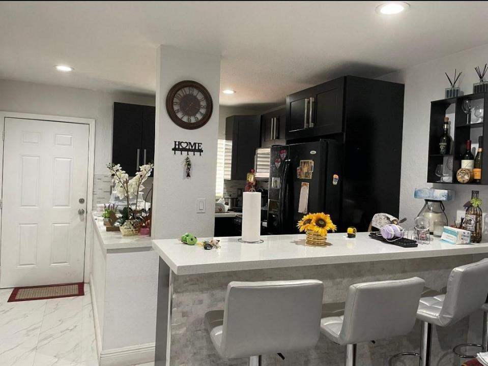 4655 Palm Avenue 325, Hialeah, Florida 33012, Stati Uniti