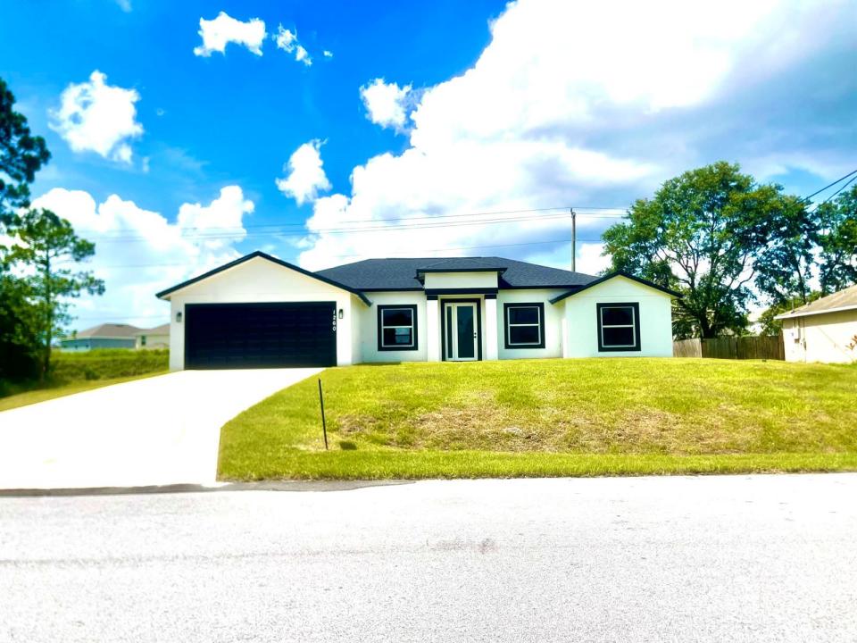 1260 SE Larkspur St SE Street, Palm Bay, Florida 32909, USA