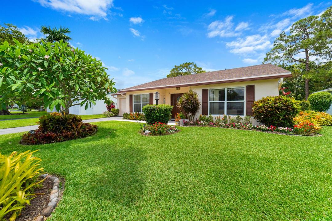 6303 Silver Moon Lane, Florida 33463, USA