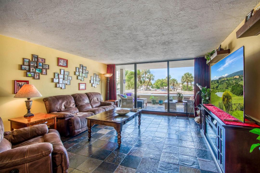 136 Lakeshore Drive 211, North Palm Beach, Florida 33408, USA