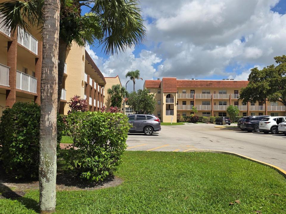 2881 N Pine Island Road, Sunrise, Floride 33322, États-Unis