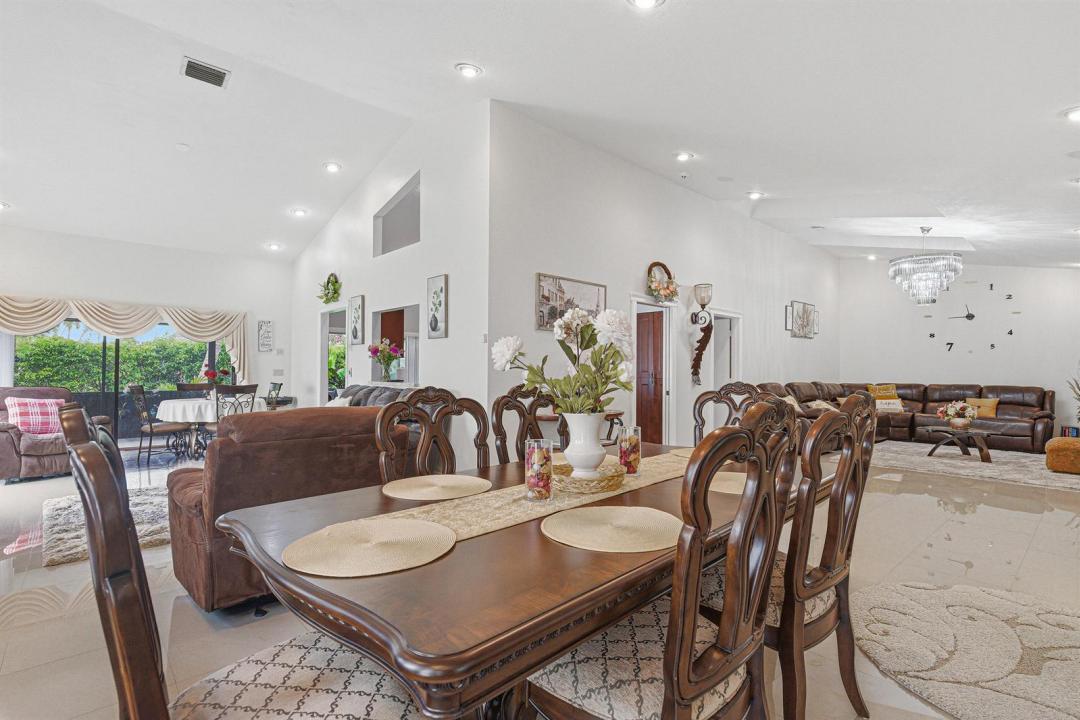 7040 Golf Pointe Circle, Tamarac, Florida 33321, Stati Uniti