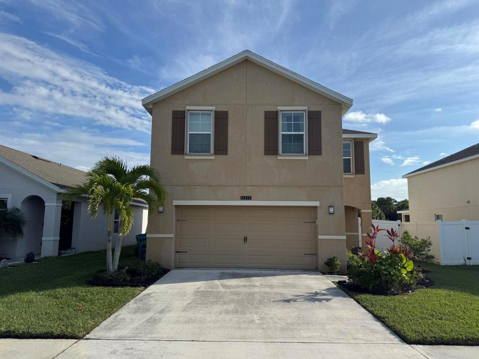 11217 SW Sophronia Street, Port St. Lucie, Florida 34987, USA