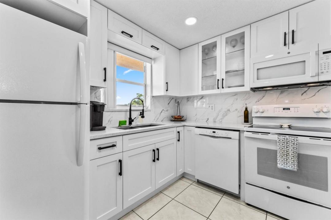 225 Bonnie Boulevard 302, Palm Springs, Floride 33461, États-Unis