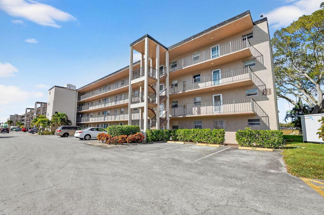 729 Lori Drive 302, Palm Springs, Floride 33461, États-Unis
