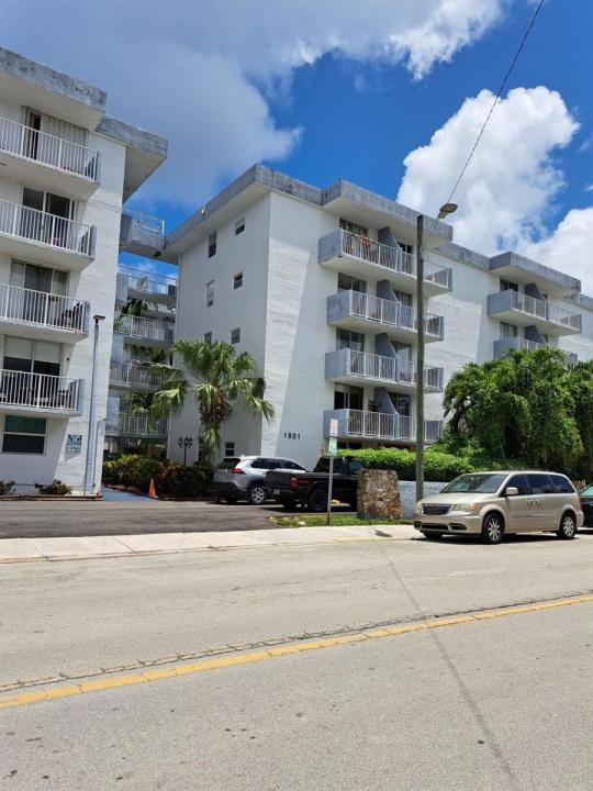 1801 S Treasure Drive, North Bay Village, Floride 33141, États-Unis