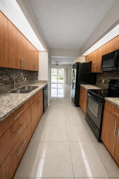 12551 SW 16th Court 206c, Pembroke Pines, Floride 33027, États-Unis