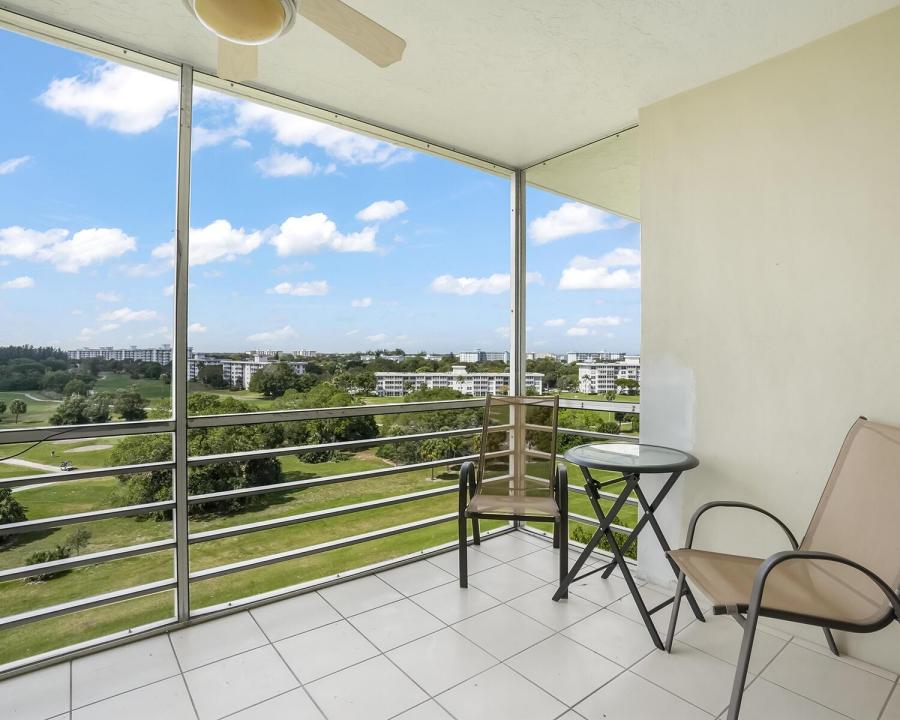 2671 S Course Drive 907, Pompano Beach, Florida 33069, USA