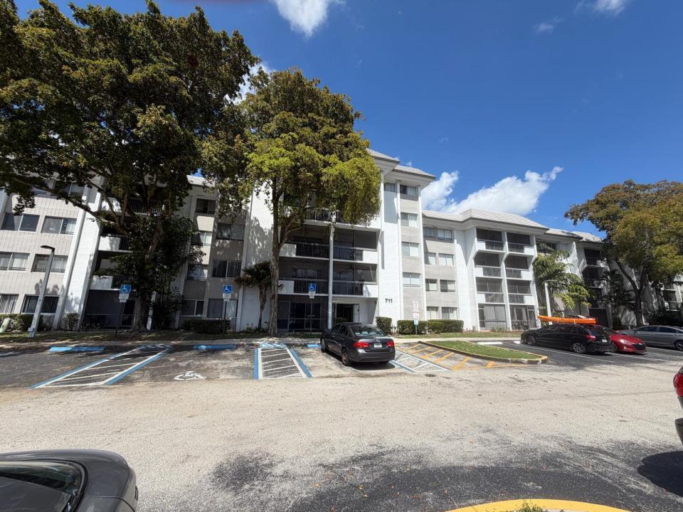 711 N Pine Island Road 104, Plantation, Floride 33324, États-Unis