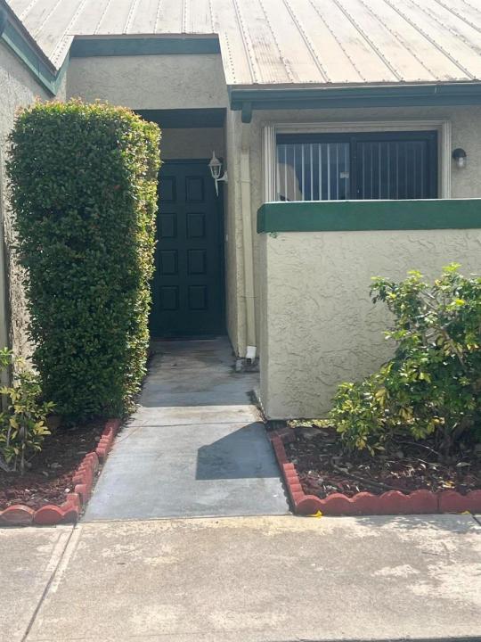 566 SW Sara Boulevard, Port St. Lucie, Floride 34953, États-Unis