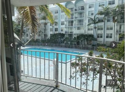 486 NW 165th St Road B-206, Miami, Florida 33169, HOA KỲ
