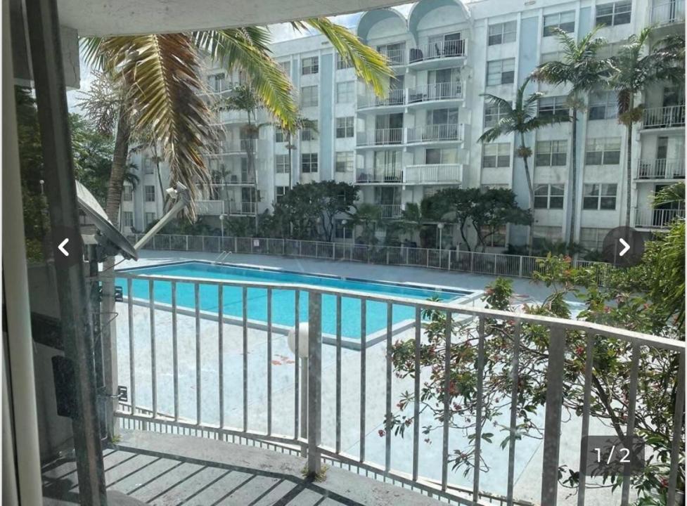 486 NW 165th St Road B-206, Miami, Flórida 33169, Estados Unidos