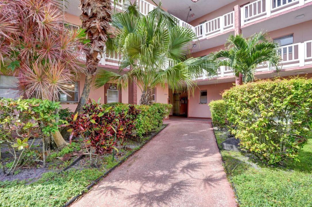 9460 Sunrise Lakes Boulevard 106, Sunrise, Floride 33322, États-Unis