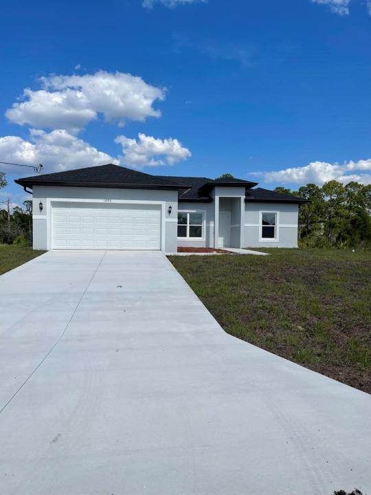 322 Mangonia Avenue, Lehigh Acres, Floride 33974, États-Unis