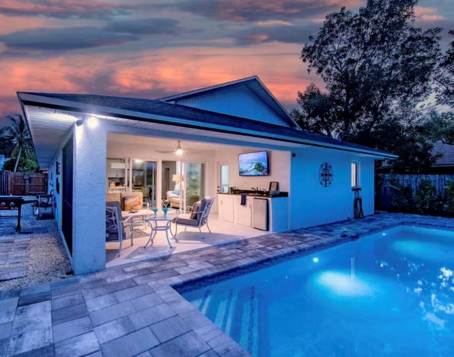 705 N 103rd Ave N Avenue, Naples, Florida 34108, USA