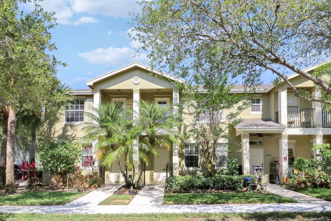 2122 SE Grand Drive, Port St. Lucie, Floride 34952, États-Unis