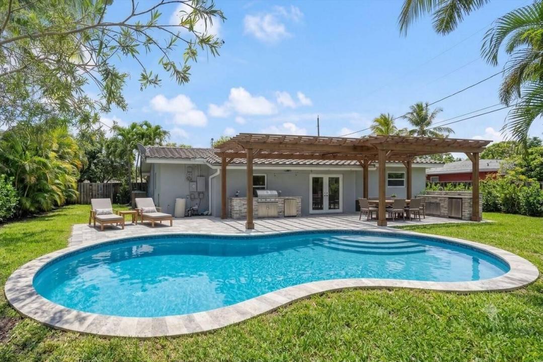 4461 NE 19th Avenue, Oakland Park, Florida 33308, USA