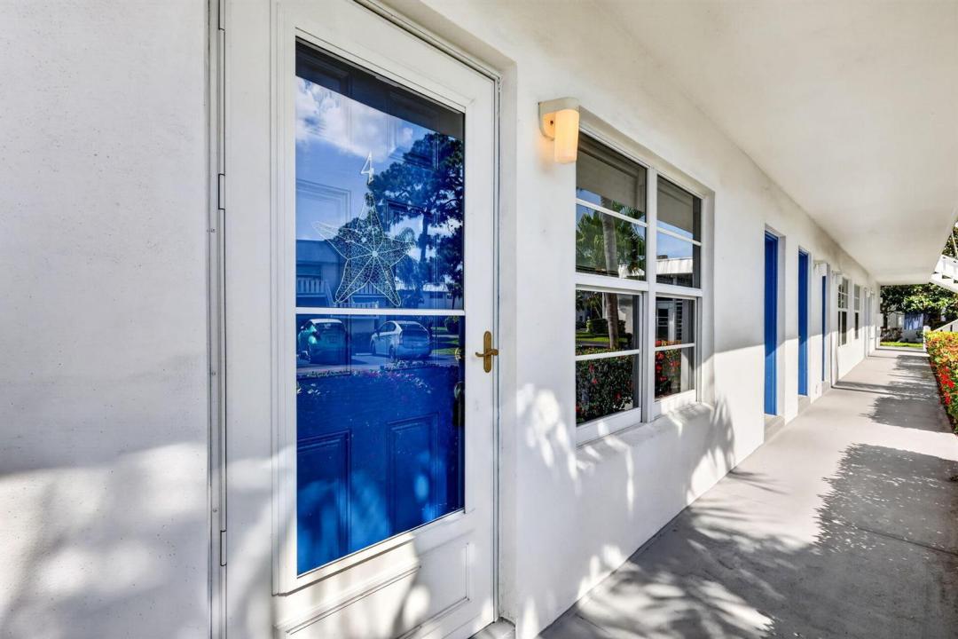 2929 SE Ocean Boulevard M4, Stuart, Flórida 34996, Estados Unidos