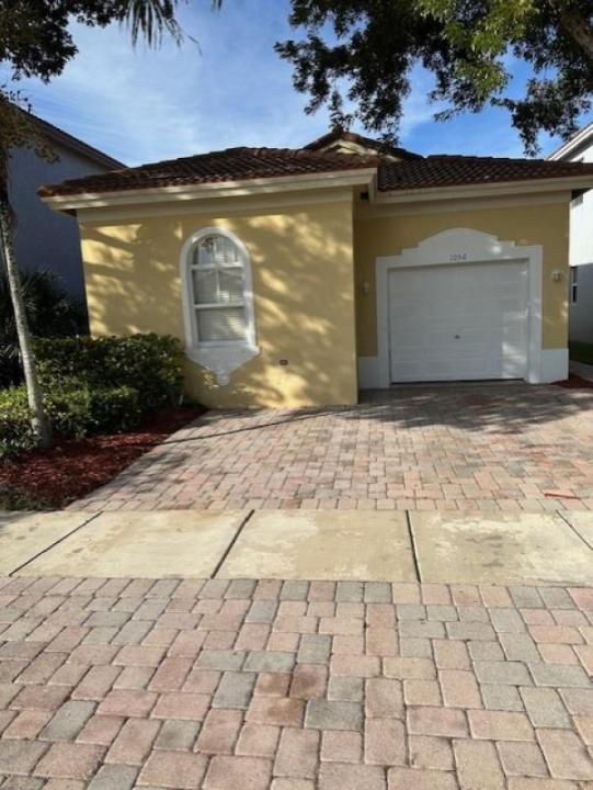 1056 NE 39th Avenue, Homestead, Floride 33033, États-Unis