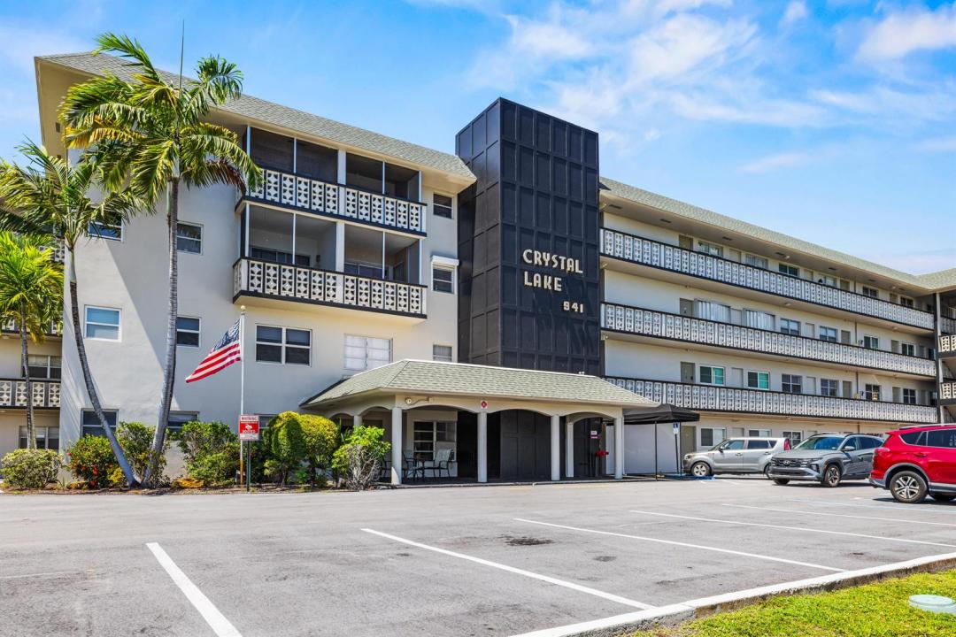 941 Crystal Lake Drive 207, Deerfield Beach, Floride 33064, États-Unis