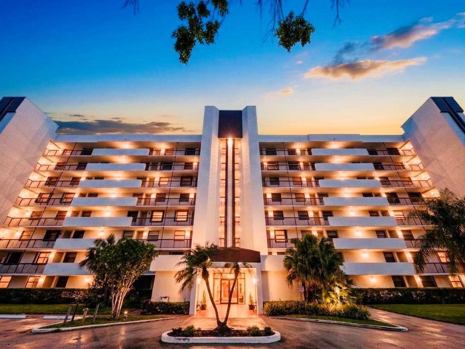 1266 S Military Trail 561, Deerfield Beach, Floride 33442, États-Unis