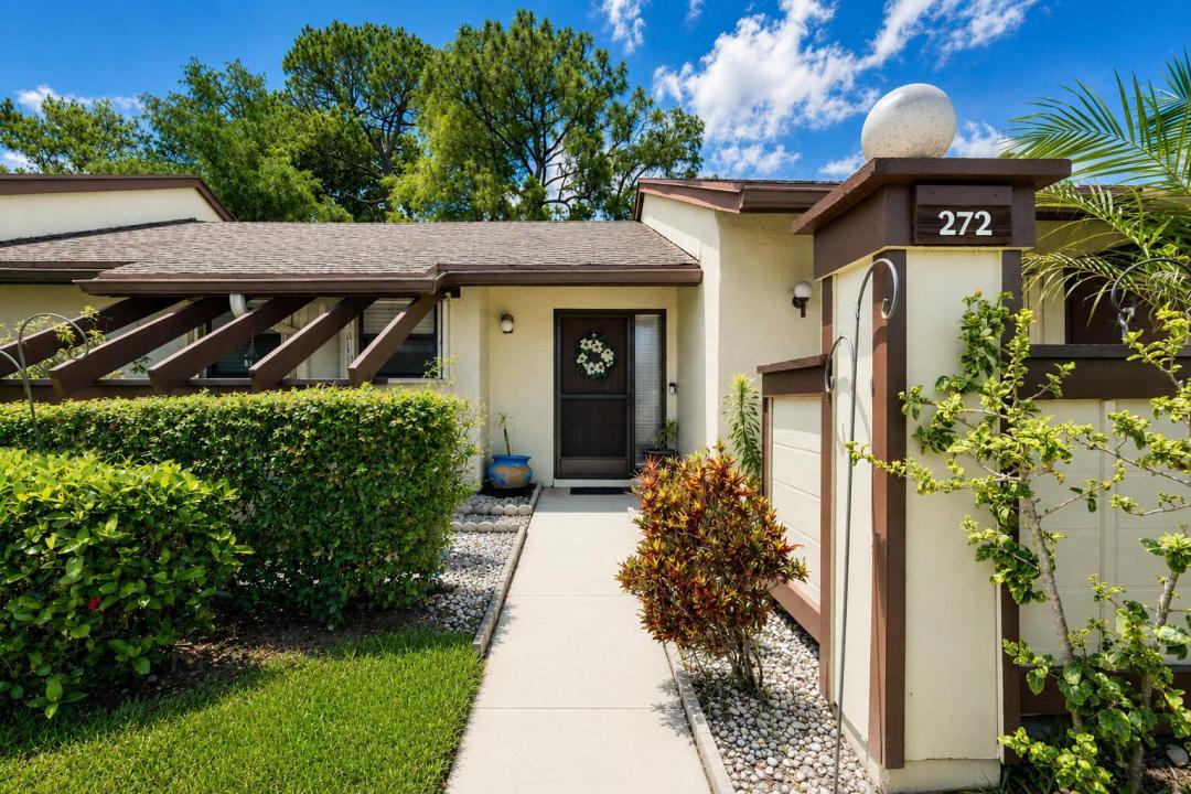 272 Beaver Dam Court, Royal Palm Beach, Florida 33411, USA