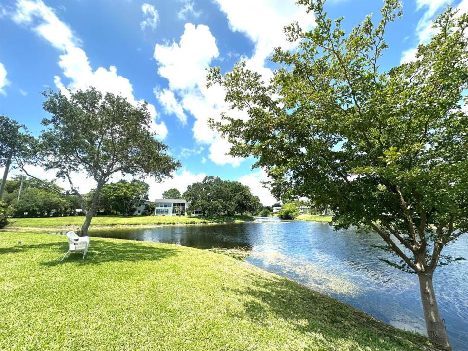 2060 Harwood E, Deerfield Beach, Florida 33442, USA