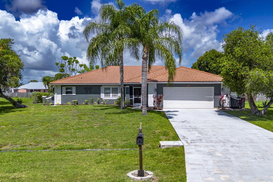 2144 SE Elmhurst Road, Port St. Lucie, Floride 34952, États-Unis