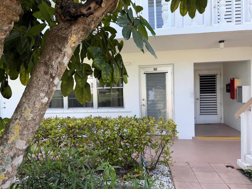 162 Windsor H, West Palm Beach, Florida 33417, USA