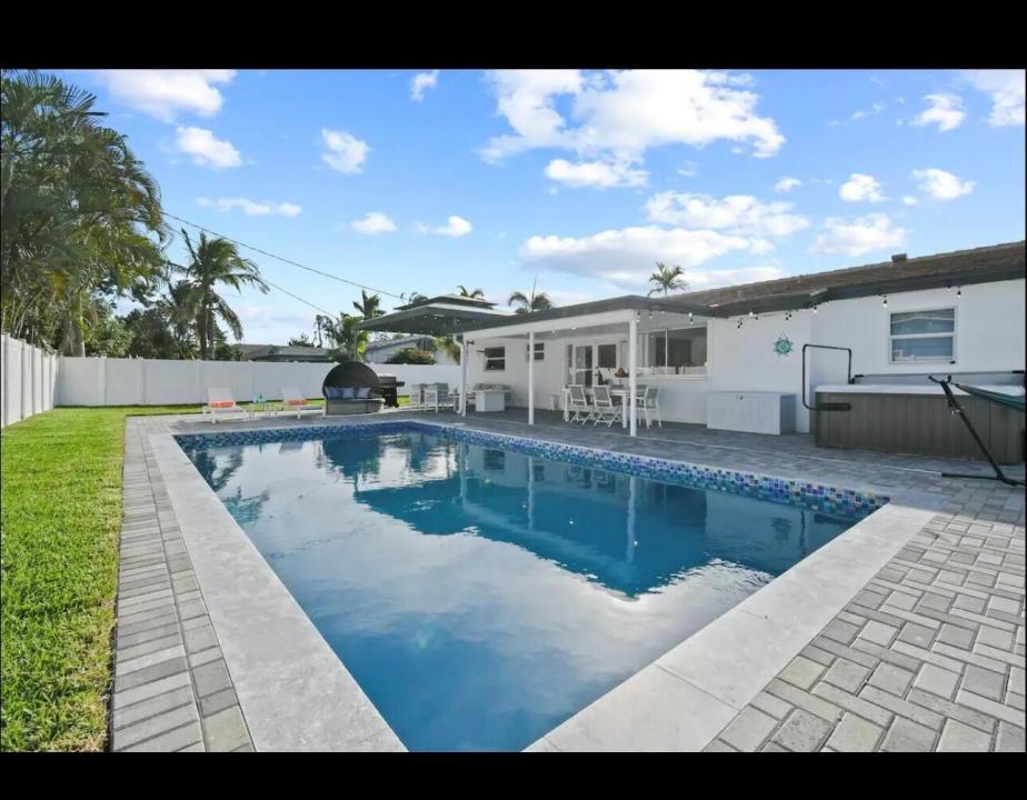 5040 NE 22nd Avenue, Lighthouse Point, Florida 33064, USA