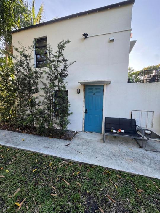 2541 NE 181st Street C, North Miami Beach, Floride 33160, États-Unis