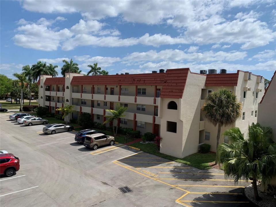 8080 N Sunrise Lakes N 303, Sunrise, Florida 33322, Stati Uniti