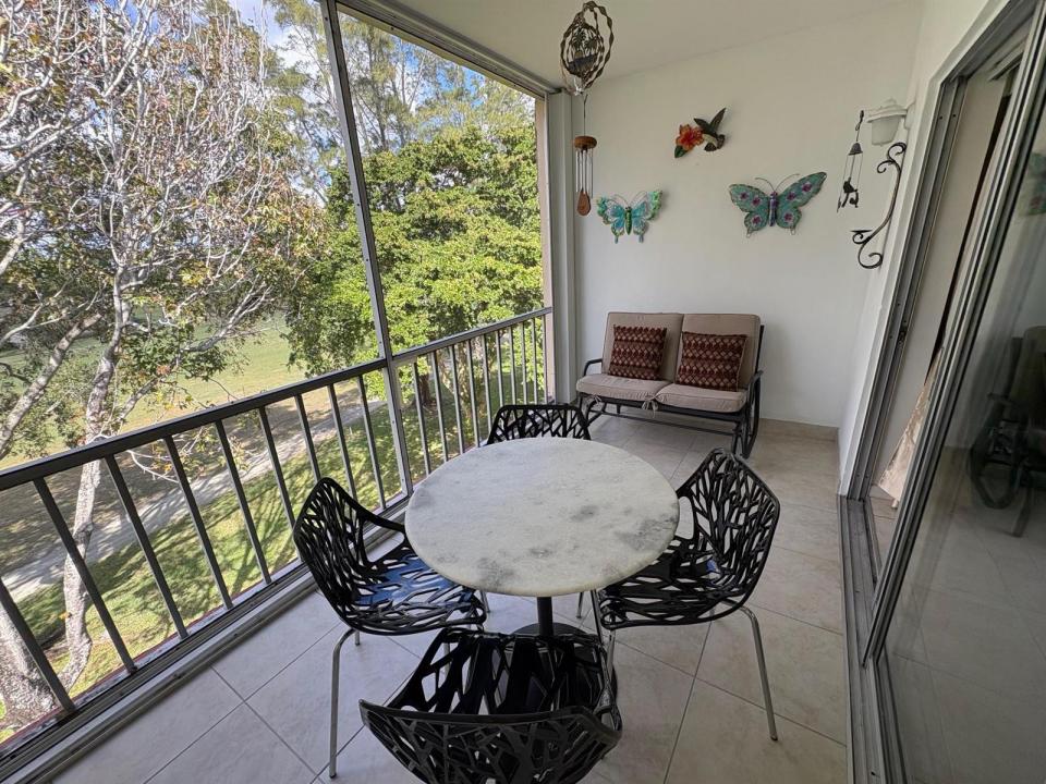 1055 Country Club Drive 404, Margate, Florida 33063, USA