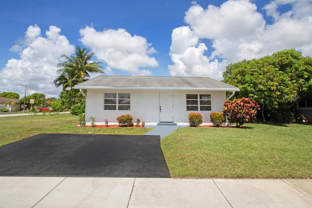 7609 NW 70 Avenue, Tamarac, Florida 33321, USA