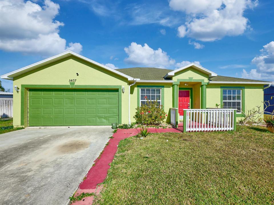 1407 SE Grapeland Avenue, Port St. Lucie, Florida 34952, Stati Uniti