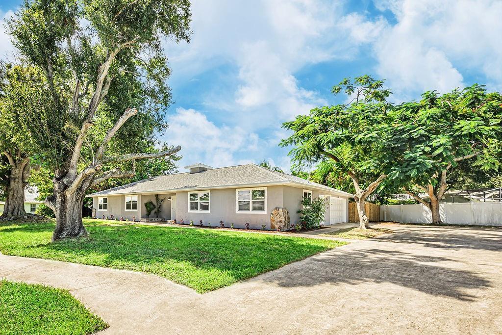 300 Riomar Drive, Port St. Lucie, Florida 34952, USA
