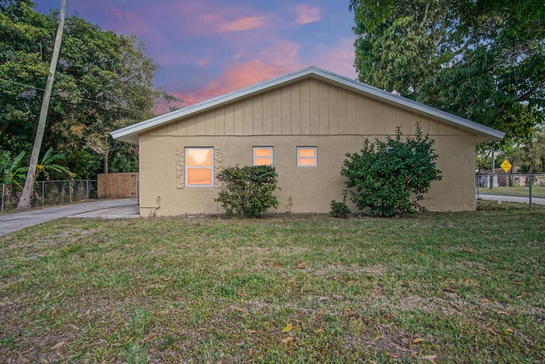 1002 Avenue E E, Fort Pierce, Floride 34950, États-Unis