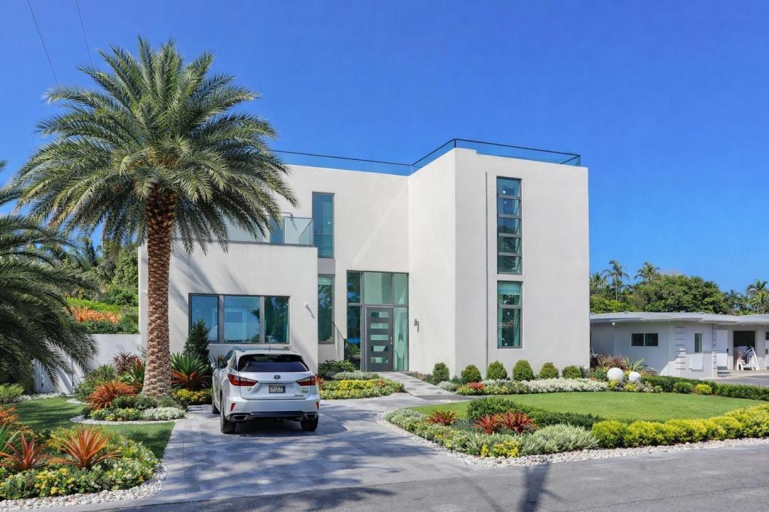 2421 NE 201st Street, Miami, Floride 33180, États-Unis