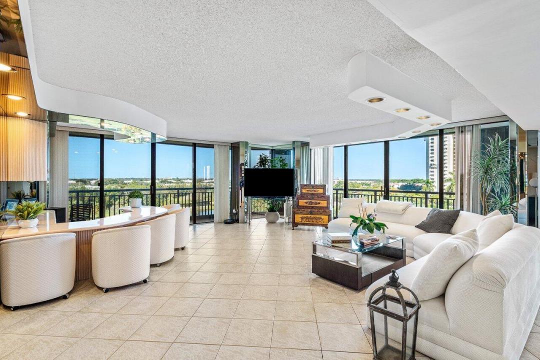2427 Presidential Way 701, West Palm Beach, Floride 33401, États-Unis