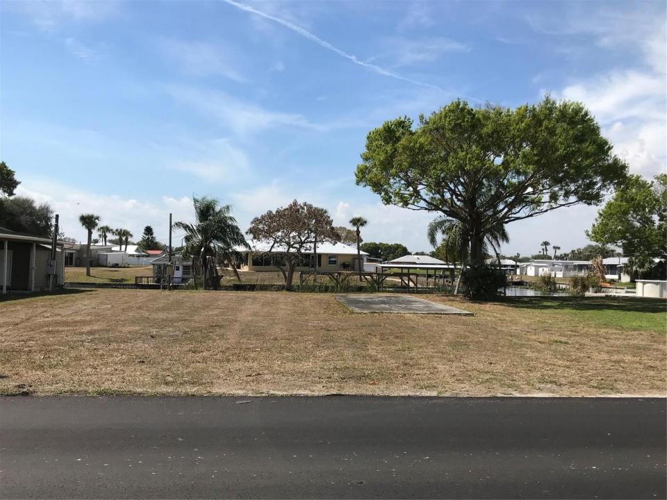 1460 Lake Drive, Okeechobee, Florida 34974, USA