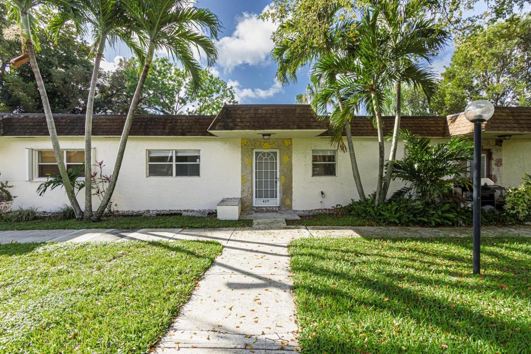 437 SW Natura Avenue F, Deerfield Beach, Floride 33441, États-Unis