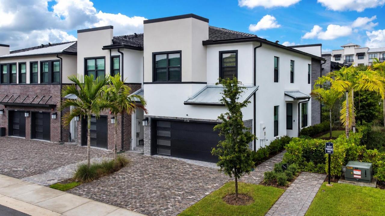 8358 NW 7th Place, Plantation, Florida 33324, USA