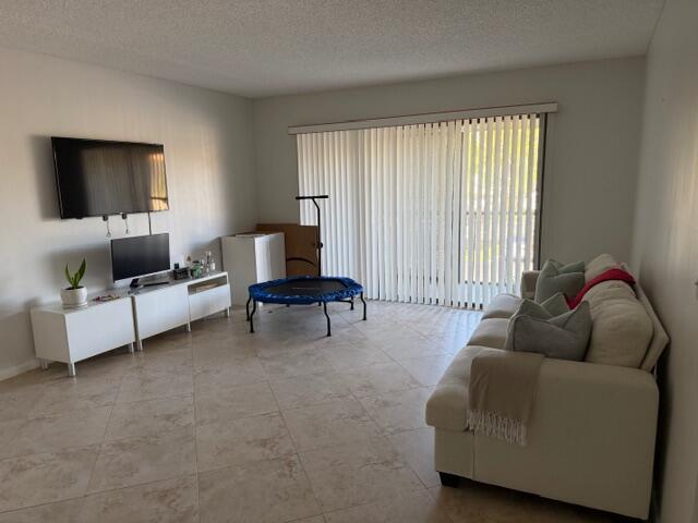 812 Sky Pine Way D2, Floryda 33415, USA