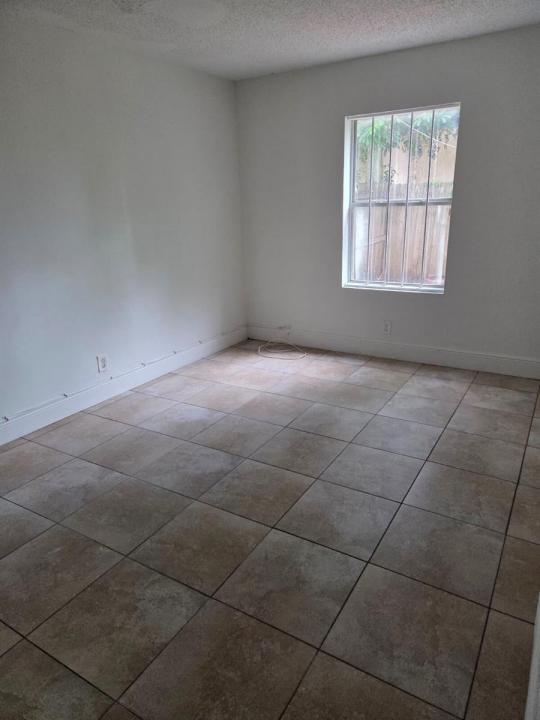1633 W 28th Street B, Riviera Beach, Florida 33404, Stati Uniti