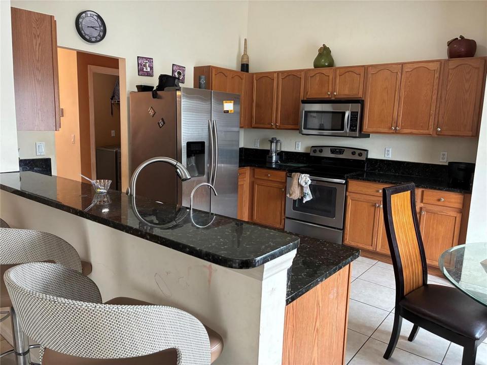 602 SW Kenyoun Street, Port St. Lucie, Florida 34983, Estados Unidos