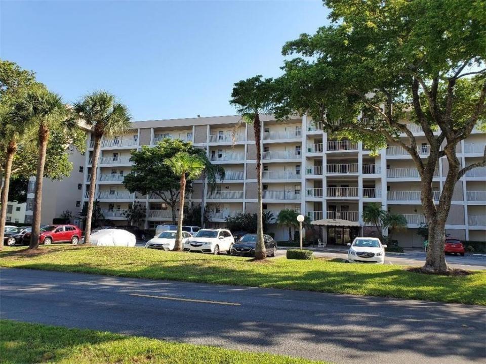 3000 S Course Drive 505, Pompano Beach, Florida 33069, USA