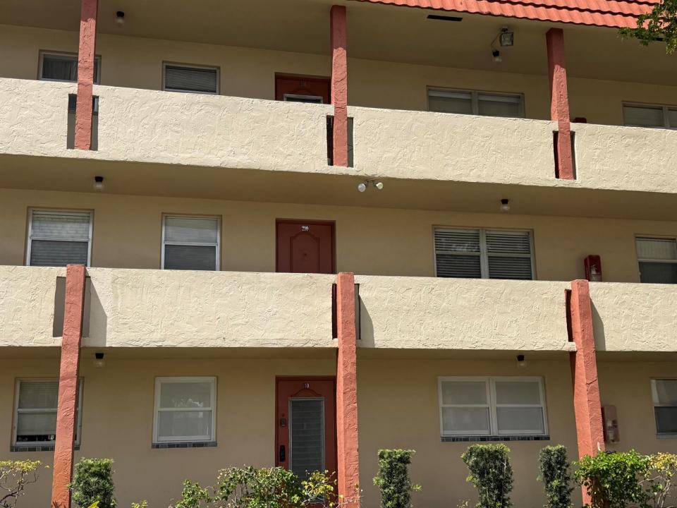 8051 Sunrise Lakes N Drive 210, Sunrise, Floride 33322, États-Unis