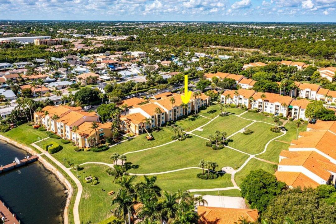 157 Yacht Club Way 206, Hypoluxo, Florida 33462, USA
